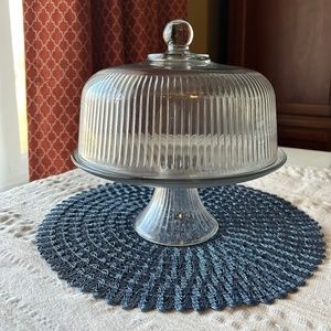 2 piece Anchor Hocking Monaco cake dome set